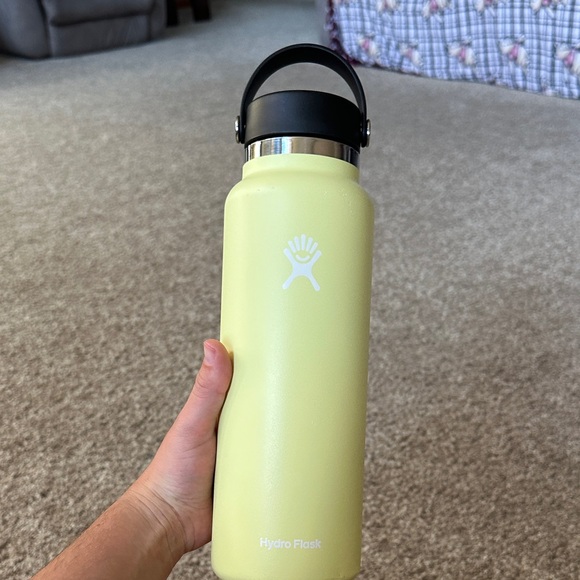 Hydro Flask Lemon Water Bottle with Handle 40oz - Picture 1 of 4